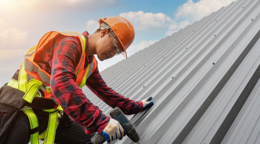 Professional gutter cleaning in Holly Springs, MS